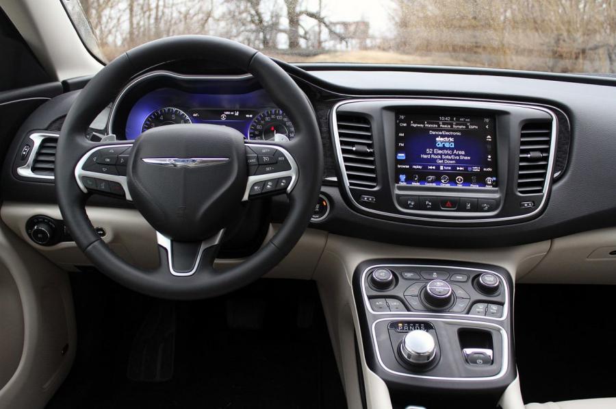  Chrysler 200 2015 года  (фото 164 из 207)